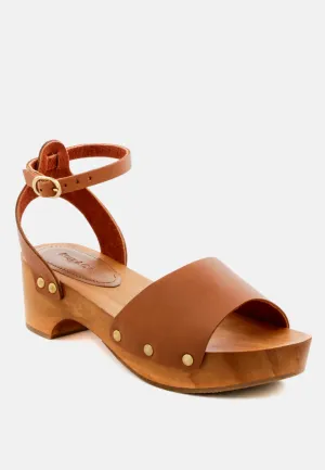 CARA Tan Wooden Clogs