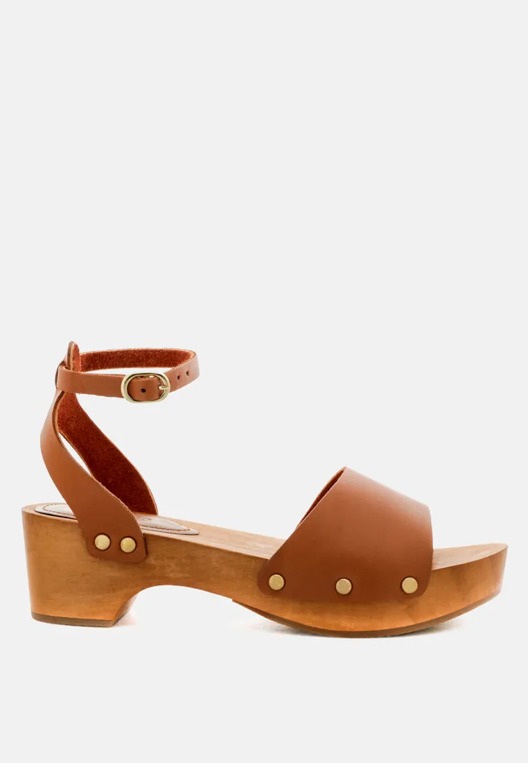 CARA Tan Wooden Clogs