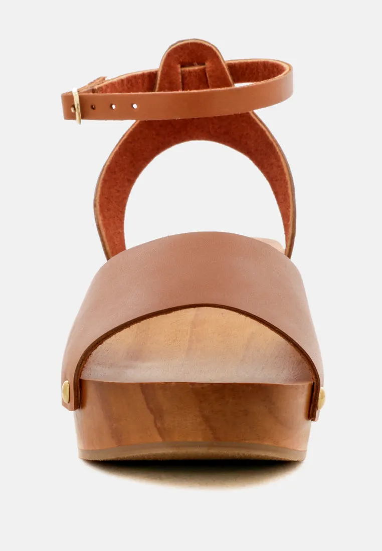 CARA Tan Wooden Clogs