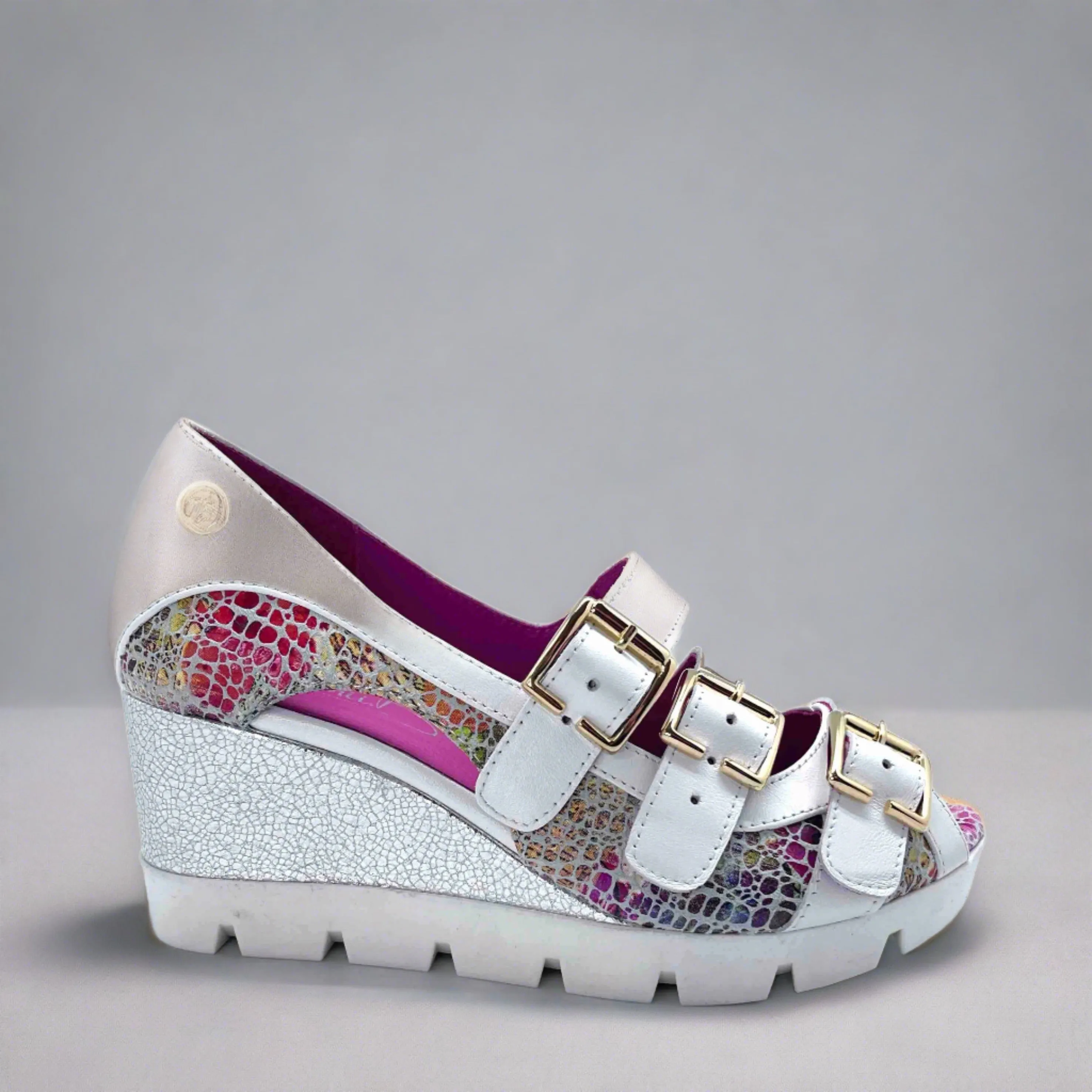 Le Trek - White/multi sandal