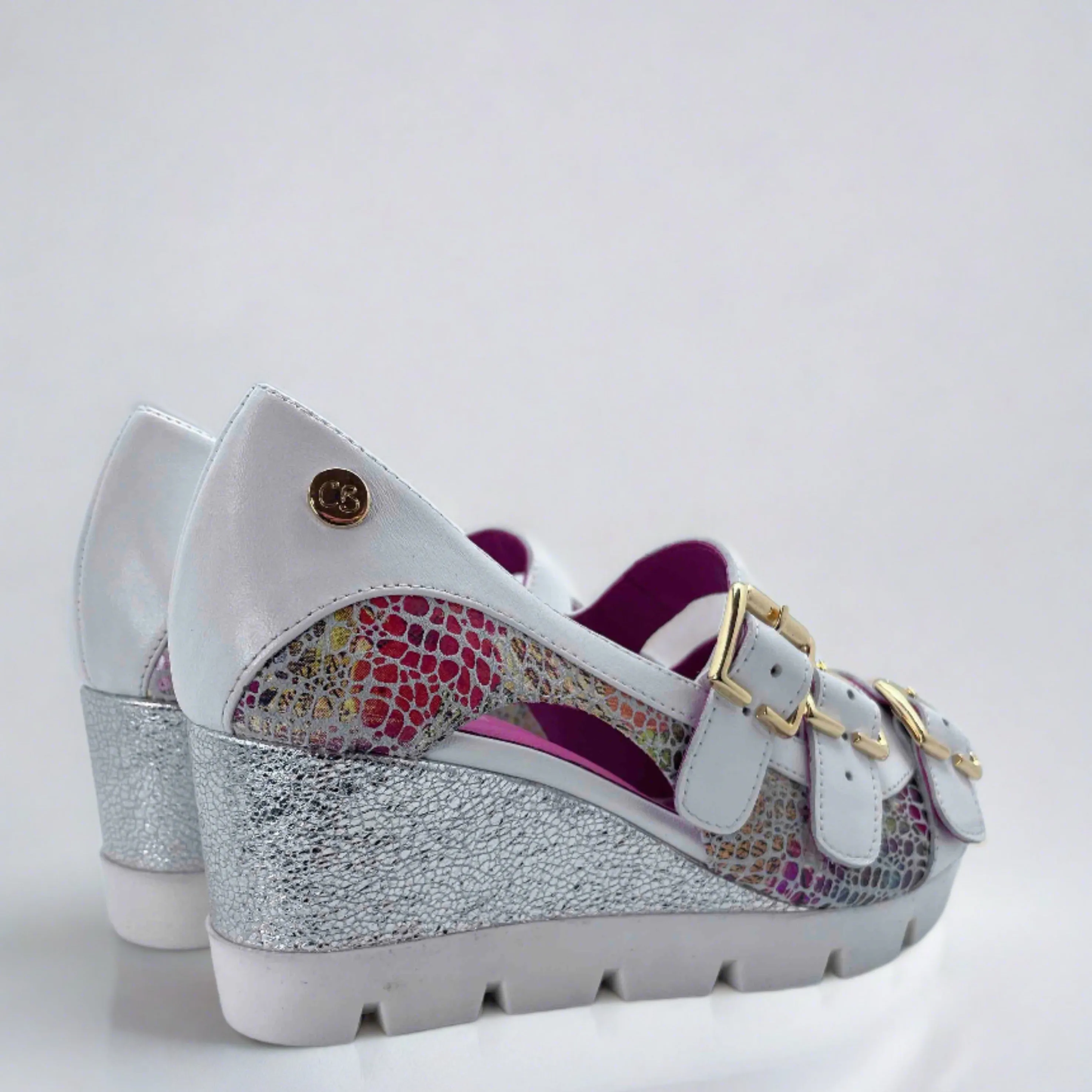 Le Trek - White/multi sandal