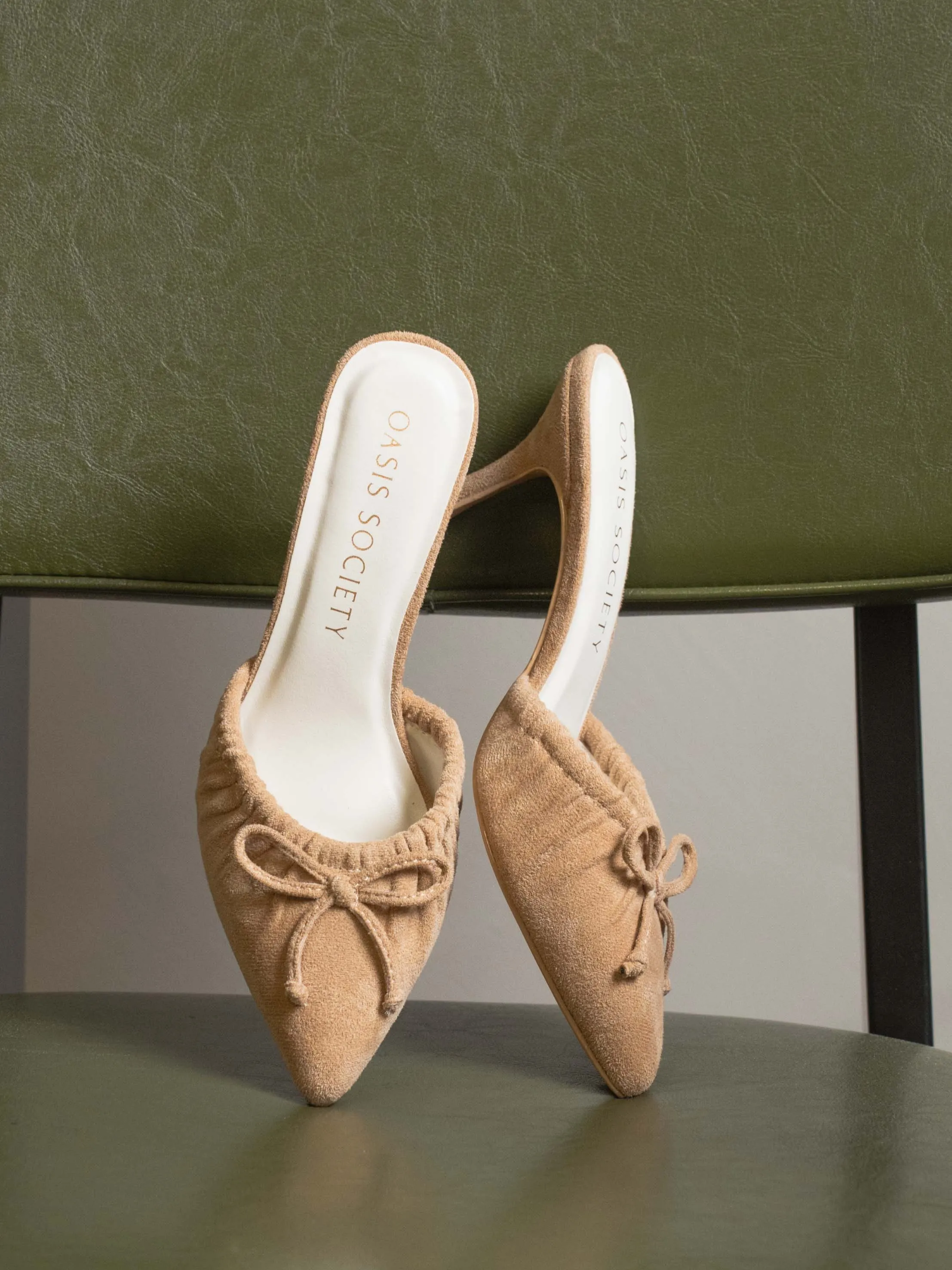 The Maven | Sand Pointed Kitten Heel with Bow