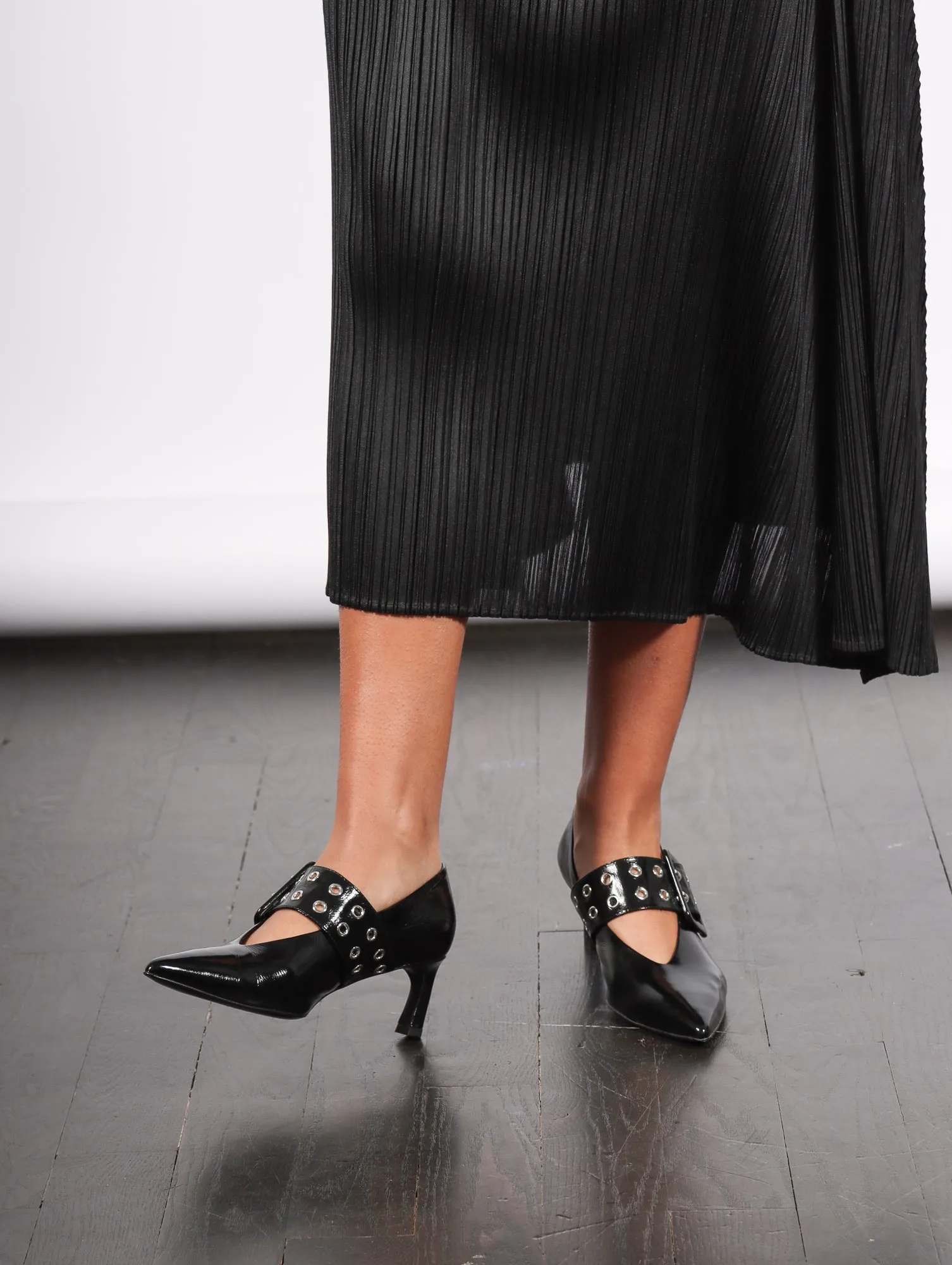 Vale Pumps in Glaze Black by Halmanera